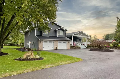 12134 Old River Rd, Rockton, IL 61072