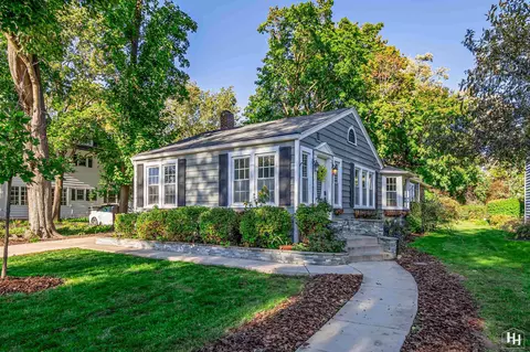 624 Leonard Pkwy, Crystal Lake, IL 60012
