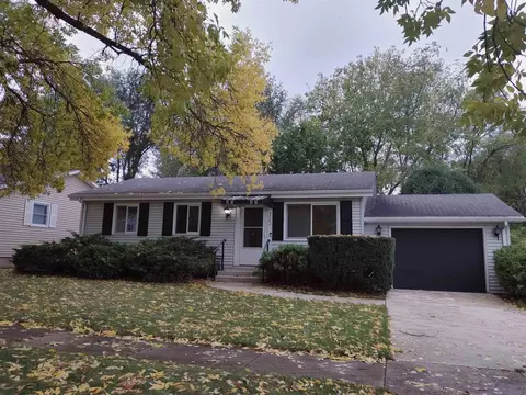 3223 New England Dr, Rockford, IL 61109