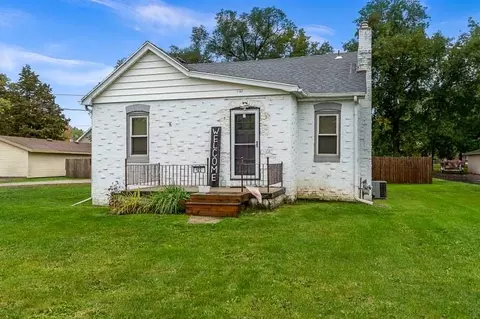 122 E 5th St, Byron, IL 61010