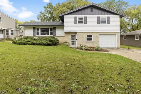 3711 Tennessee Dr, Rockford, IL 61108