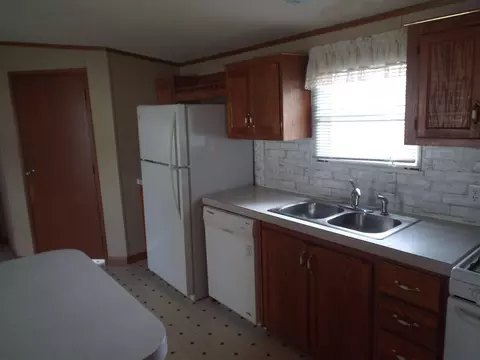 108 Starlight Dr, Freeport, IL 61032 photo 2