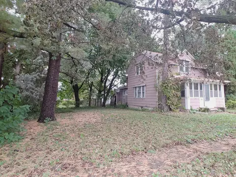 208 E 4th St, Belvidere, IL 61008 photo 3