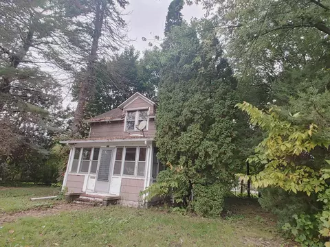 208 E 4th St, Belvidere, IL 61008 photo 2