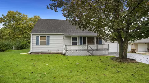 9207 Baldwin Dr, Machesney Park, IL 61115