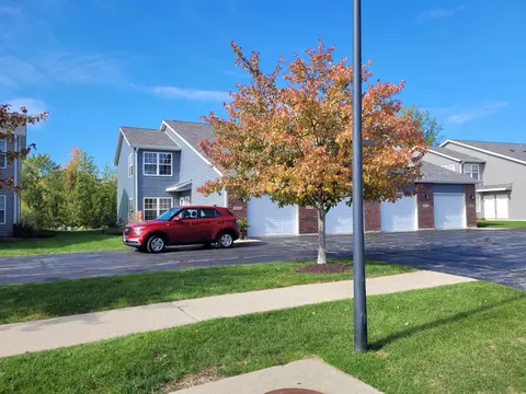 6329 Oakcrest Ln, Loves Park, IL 61111