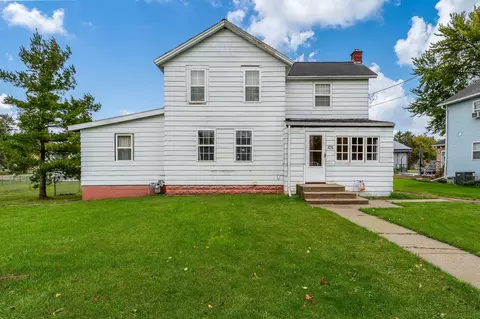 105 S Elm St, Davis Junction, IL 61020