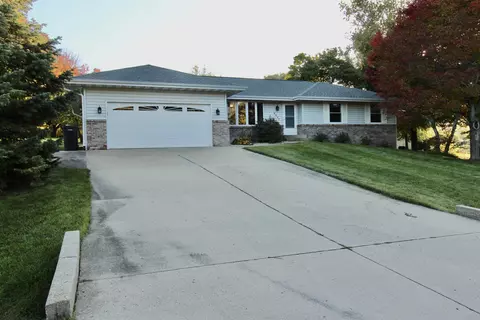 6037 Banbridge Dr, Roscoe, IL 61073