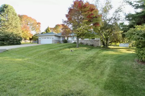 6037 Banbridge Dr, Roscoe, IL 61073 photo 2