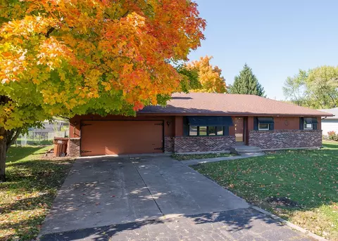 10566 Bluebonnet Dr, Machesney Park, IL 61115