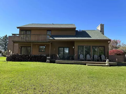 9547 Brenda Dr, Roscoe, IL 61073 photo 4