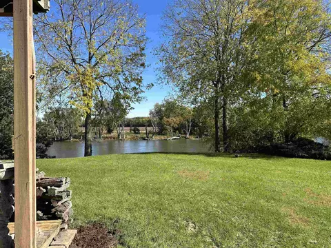 9547 Brenda Dr, Roscoe, IL 61073 photo 7
