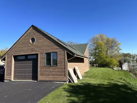 9547 Brenda Dr, Roscoe, IL 61073 photo 3