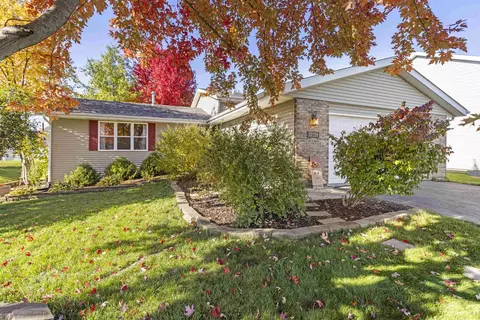11006 Meadowsweet Ln, Roscoe, IL 61073