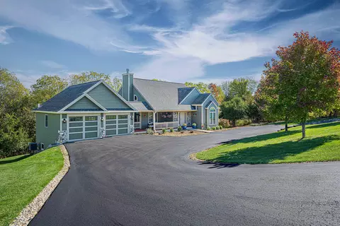 3 Basswood Ln, Galena, IL 61036