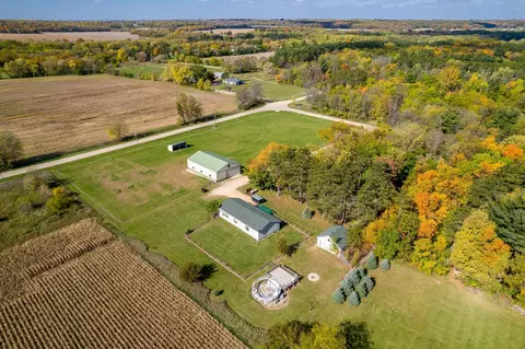 7245 S Lost Nation Rd, Dixon, IL 61021