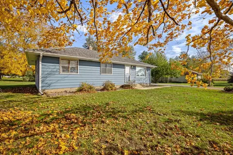2962 Locust St, Seward, IL 61077