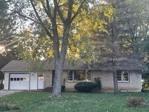 207 S Bellevue, Warren, IL 61087