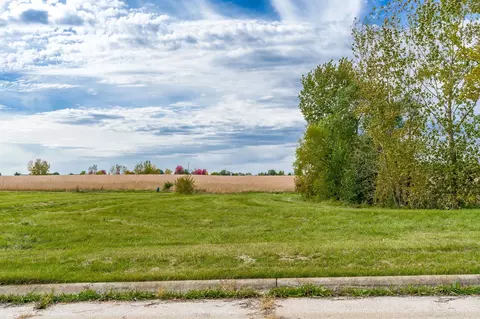 572 Cross Plains Rd, Rockford, IL 61107