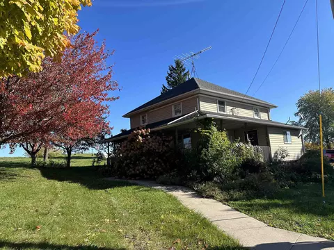 6511 S Pleasant Hill Rd, Elizabeth, IL 61028