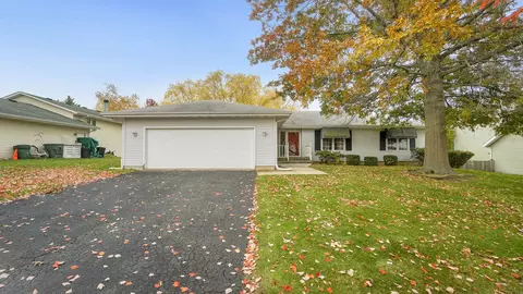975 Candleford Ln, Rockford, IL 61108