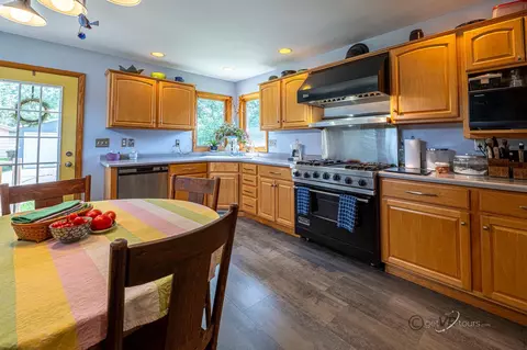 1247 S Walnut Ave, Freeport, IL 61032 photo 8