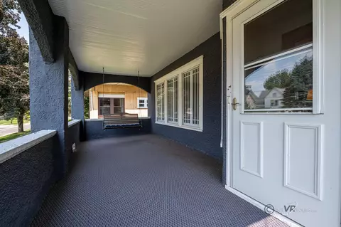 1247 S Walnut Ave, Freeport, IL 61032 photo 2