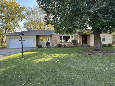 41 Smith Ln, South Beloit, IL 61080