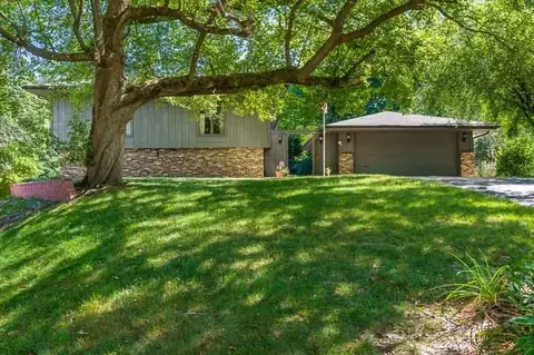 1915 Old Orchard Ct, Rockford, IL 61107