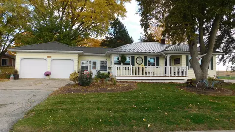 317 S East St, Orangeville, IL 61060