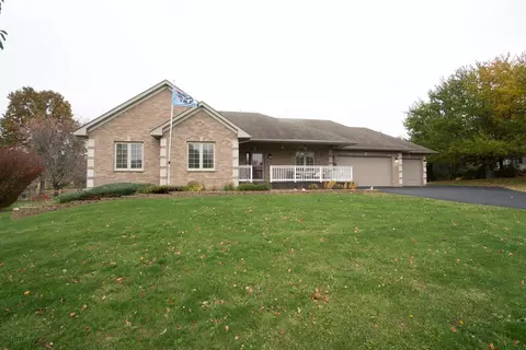 3271 N Silver Ridge Dr, Oregon, IL 61061