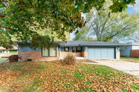 3850 Abbotsford Rd, Rockford, IL 61107