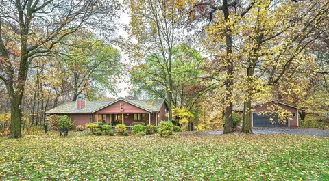 2 Buckeye Ct, Galena, IL 61036