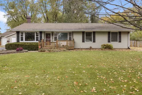 1622 Millicent Dr, Machesney Park, IL 61115