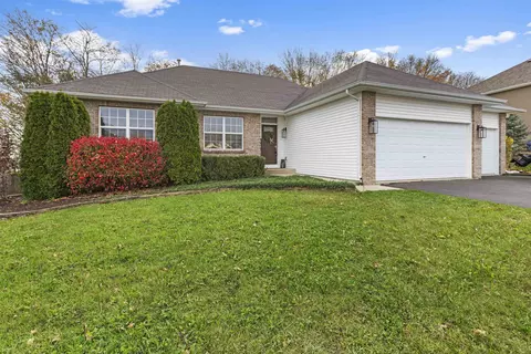 10263 Hawks Pointe Trl, Roscoe, IL 61073 photo 1