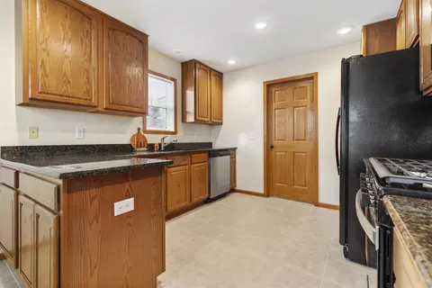 10263 Hawks Pointe Trl, Roscoe, IL 61073 photo 13