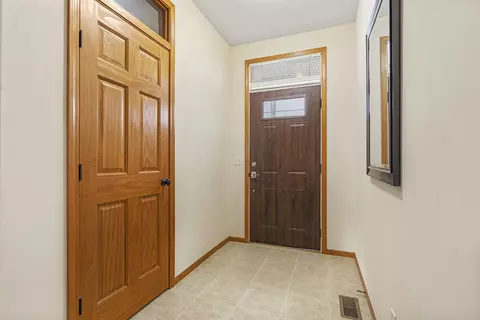 10263 Hawks Pointe Trl, Roscoe, IL 61073 photo 2