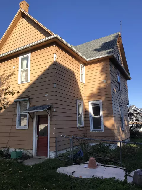 Exterior - 215 E Jefferson, Freeport, IL 61032 photo 6 of 7