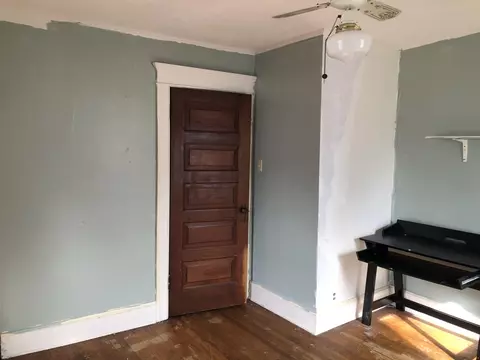 Entry Way - 215 E Jefferson, Freeport, IL 61032 photo 4 of 4