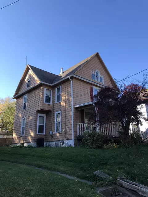 Exterior - 215 E Jefferson, Freeport, IL 61032 photo 3 of 7