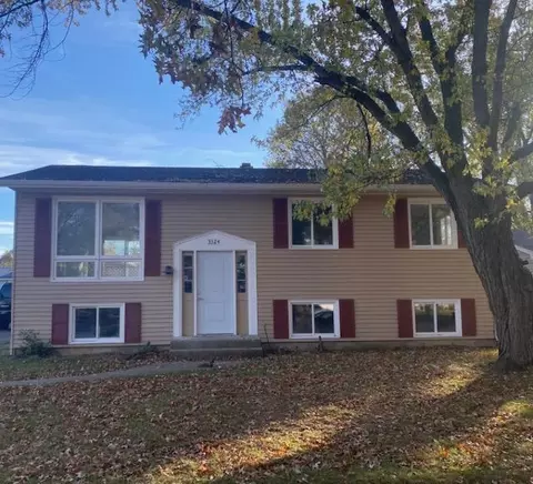 3324 New England Dr, Rockford, IL 61109