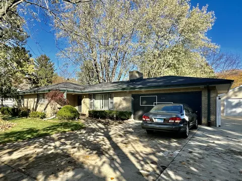 1104 Eastview Rd, Rockford, IL 61108