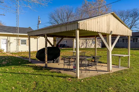 413 W Davis Dr, Leaf River, IL 61047 photo 9