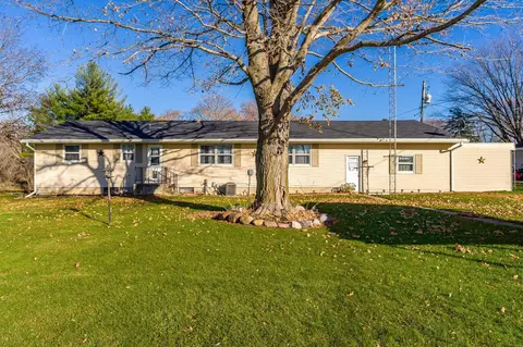 413 W Davis Dr, Leaf River, IL 61047 photo 5