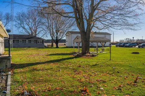 413 W Davis Dr, Leaf River, IL 61047 photo 3