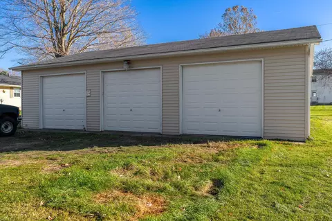 413 W Davis Dr, Leaf River, IL 61047 photo 11