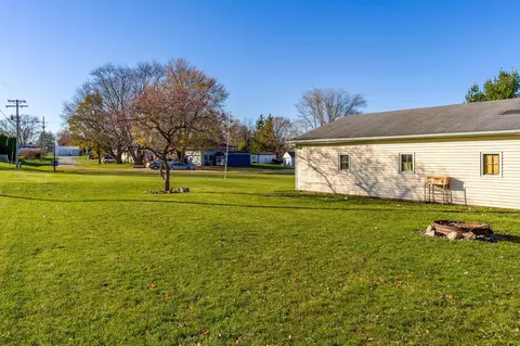 413 W Davis Dr, Leaf River, IL 61047 photo 10