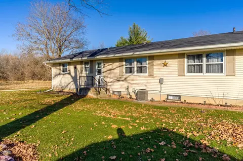 413 W Davis Dr, Leaf River, IL 61047 photo 6