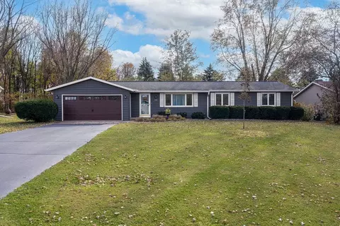 308 S Church Ct, Dakota, IL 61018