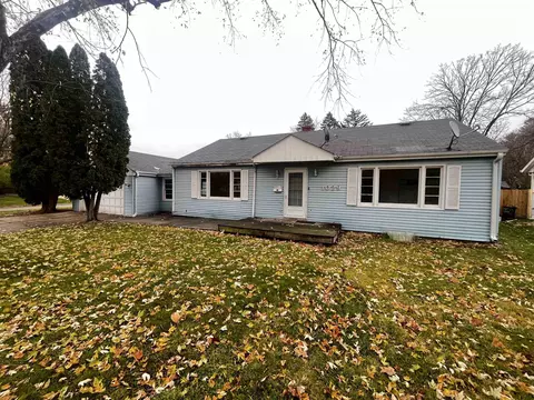 1029 Sterling Dr, Rockford, IL 61107